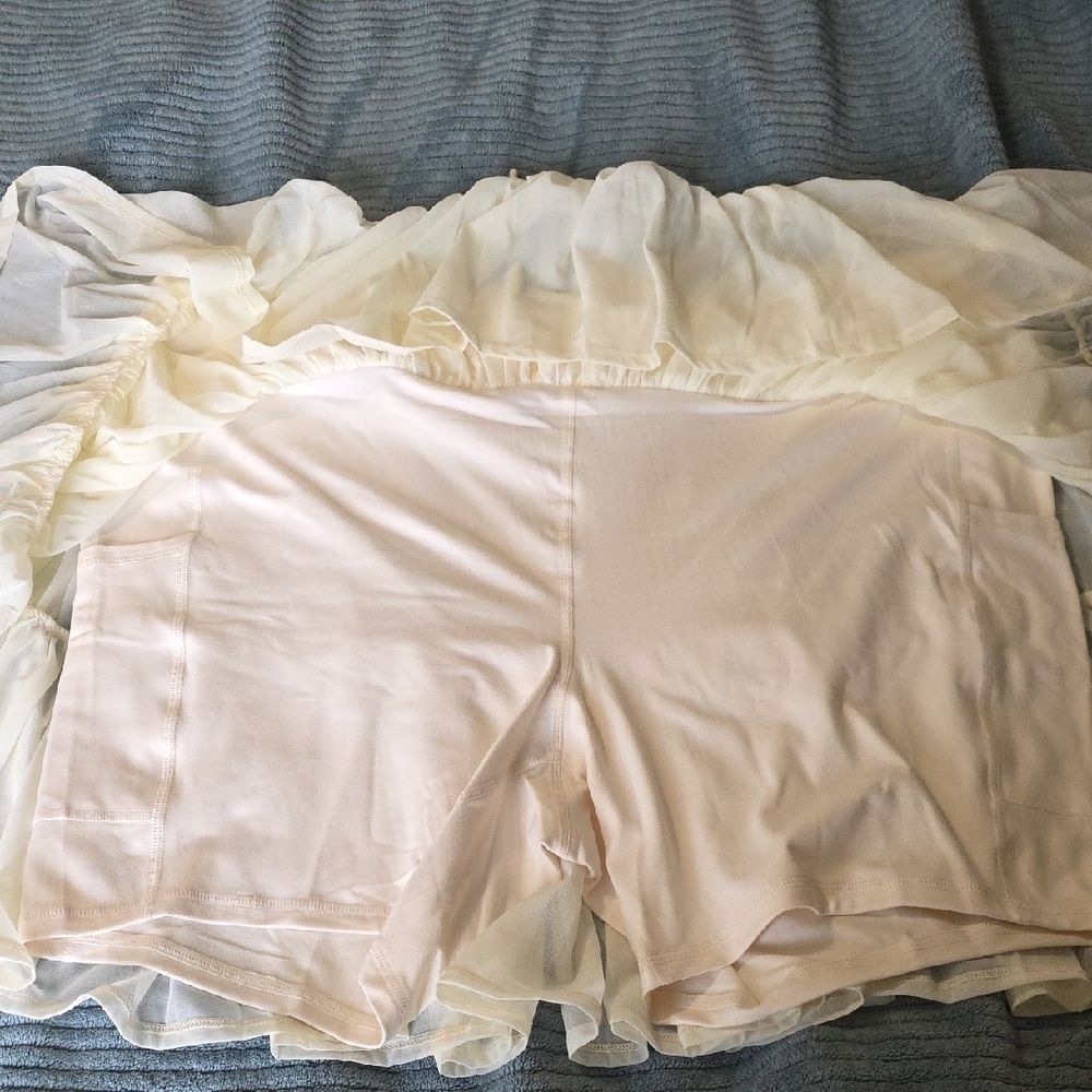 Elegant Cream Ruffled Skirt - Picture 4 of 4